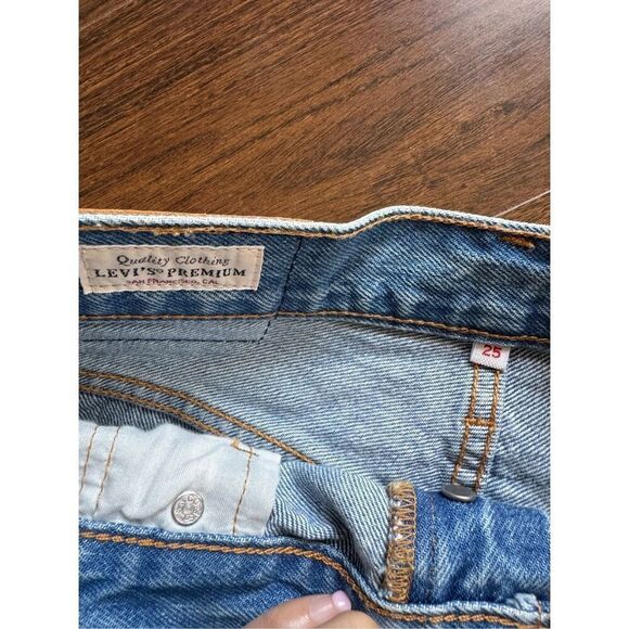 Levi's 25 High-Rise Deconstructed Denim Skirt with Button Fly - Picture 5 of 5